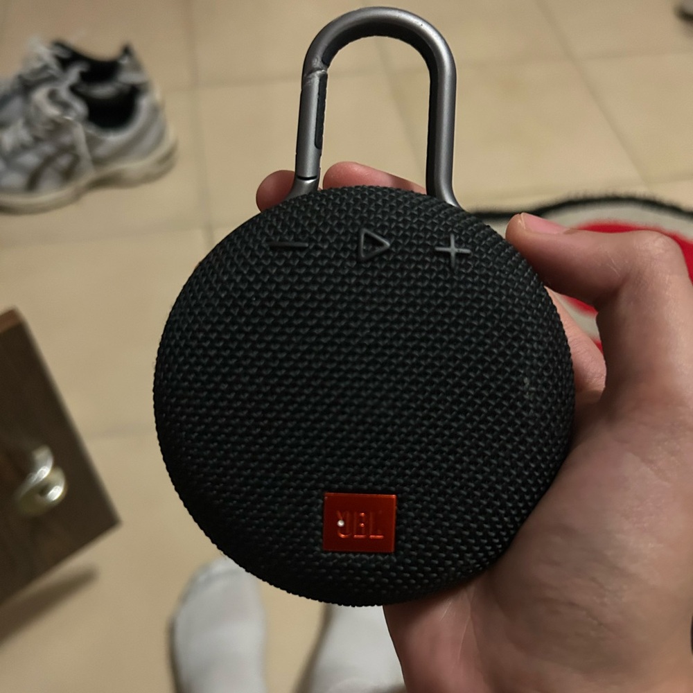 JBL Black Clip-On Bluetooth Speaker